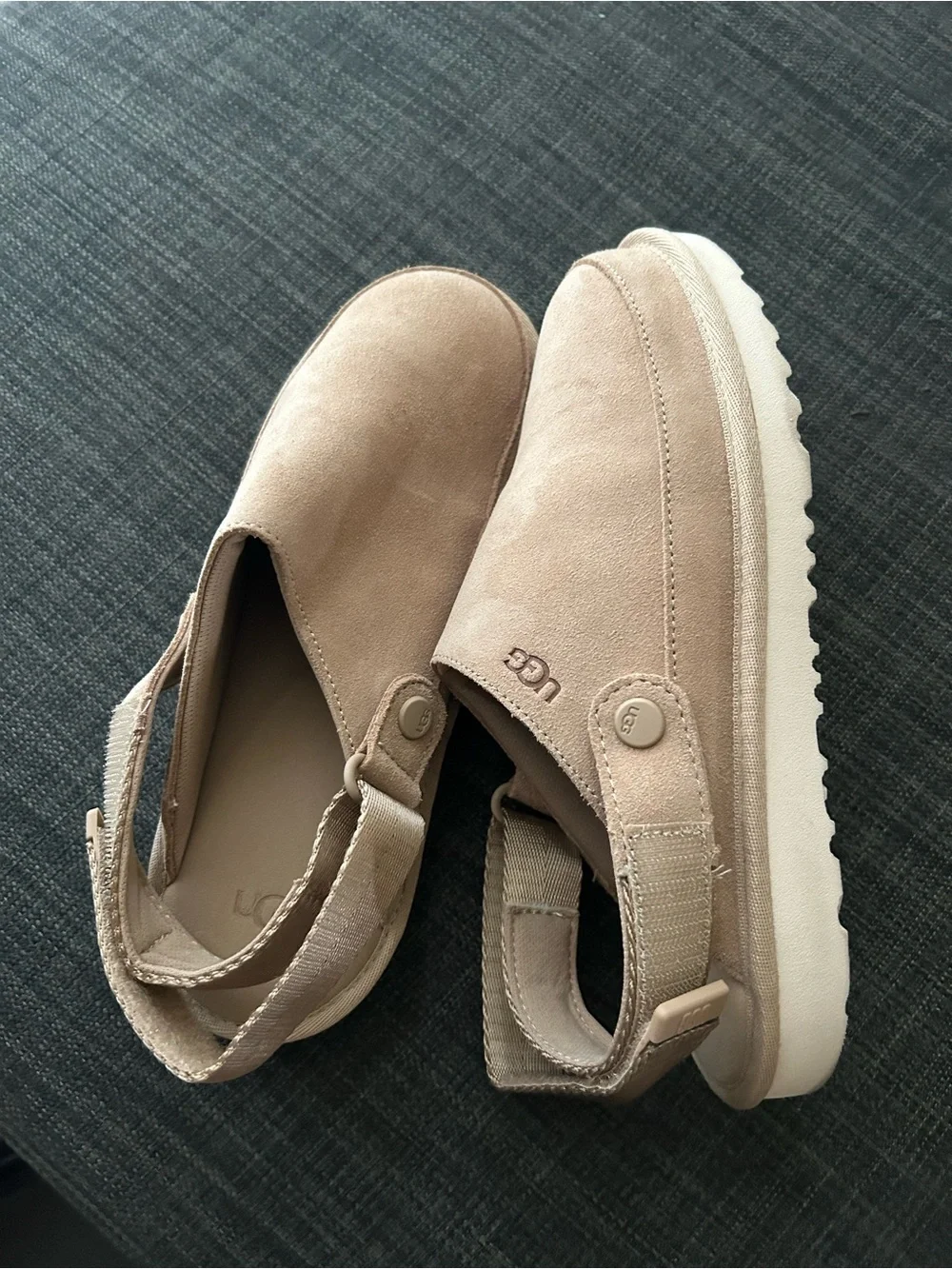 UGG Kids Sand Suede Slip-On Moccasins women’s 6.5, kids 5